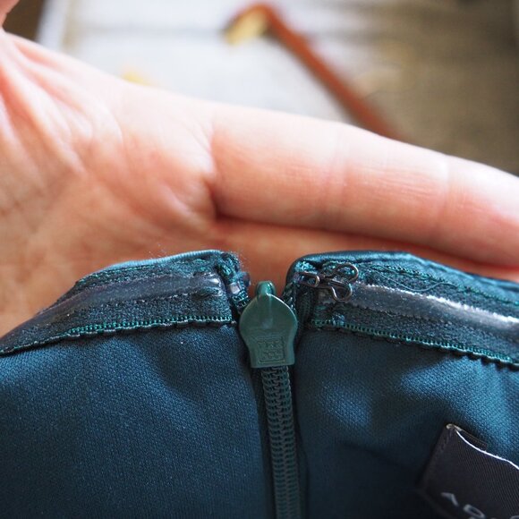 NWT Adrianna Papell Emerald Green Off The Shoulder Velvet Maxi Gown Dress - Picture 7 of 7